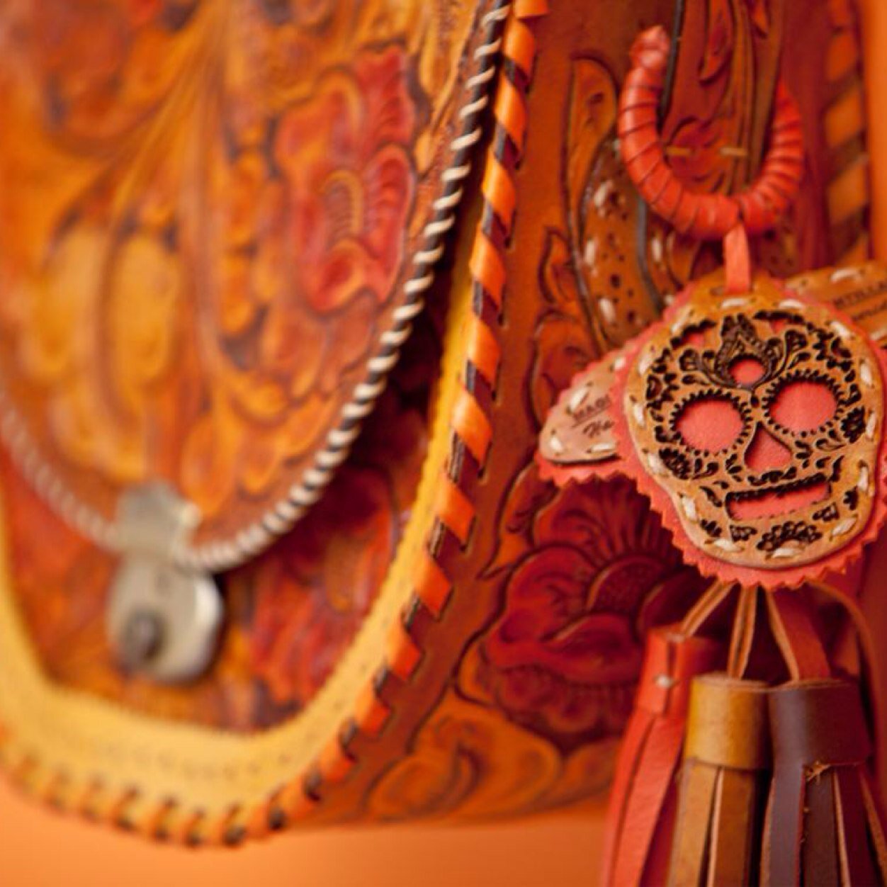 magsanthome's profile picture. Hacemos productos de cuero y madera que van más allá de los cortos ciclos de la moda.
Colaboración entre maestros artesanos y diseñadores.
Baja producción.