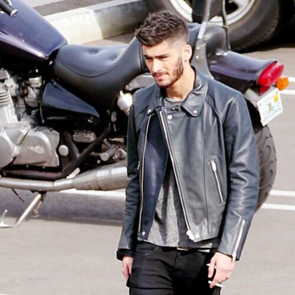 PLEASE FOLLOW @sunburntziam  THANKS LOVE YOU!!!!!!
