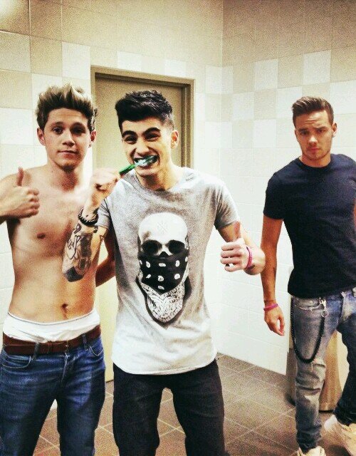 1/5 of One Direction // scopamico // Dm aperti sempre        -Bisex-Single-