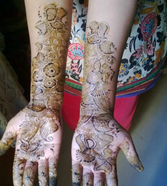 div_gummybears's profile picture. 19 | Business Student | SRK fan *die hard*| #neverending love for : Chocolates,Pav Bhaaji, PaniPuri (Juhu wala), Sketching & Painting!! ♥☺★♡♬