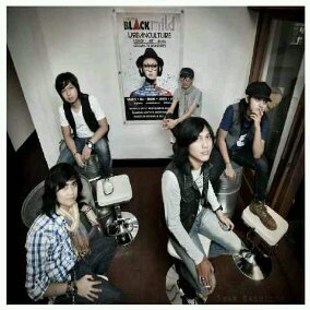 Rock and roll
 band from flower city contact : pin 21b50d13 
http://t.co/0ZCnHnTtgF https://t.co/8f7GldxM2r