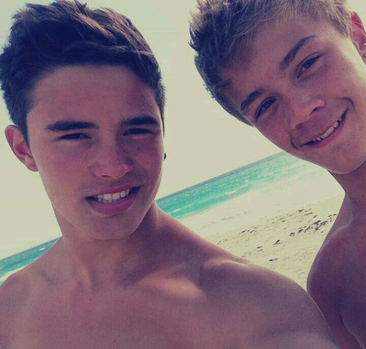 James Josh David , 18  , football , videogames...
