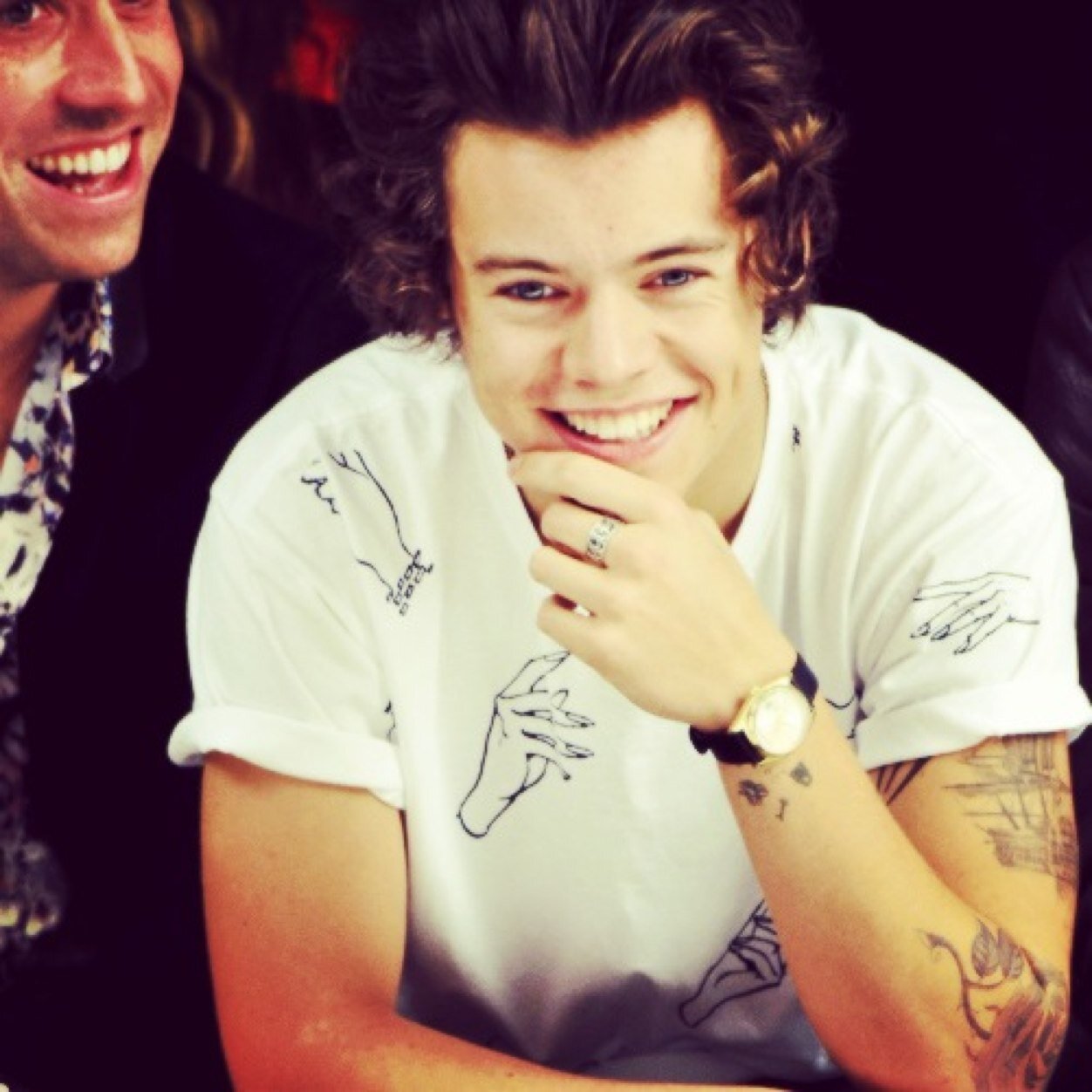 Sigue a @stylesmycrushh pide fback y te lo dara al instante. xx