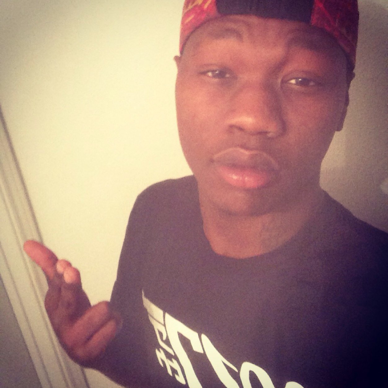 i'm a cool,swagger just dumb,sarcastic ass dude!...um that dude straight out the hood just like n alley cat!!