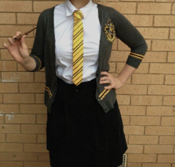 Hufflepuff quittitch seeker, prefect, brunette. Accio doublestuffed.♡♥♡♥ Red Vines, what the hell can't they do?