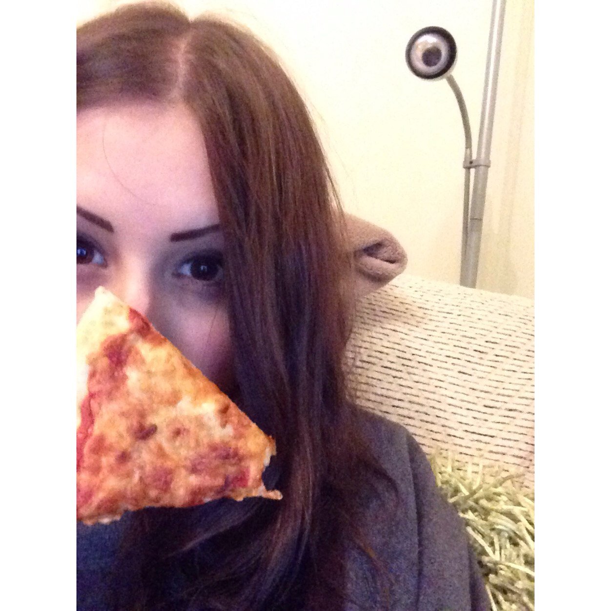 chloe, 19, surrey