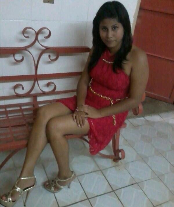 awww soy una traviesaa*w* & lo qq mas ammO en mmi vida es mi familia.... aww tomarme fotoss....& amar a mi novio siempree me la paso en el facebook, en el whats
