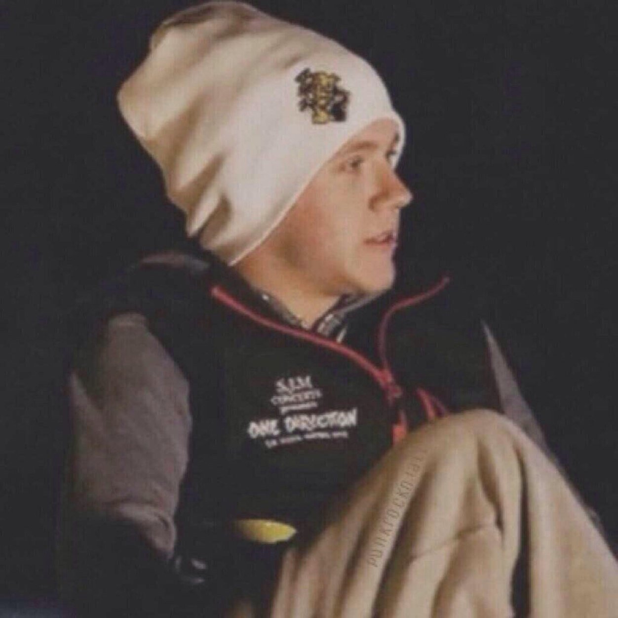 happy holidays from @snowshoesniall