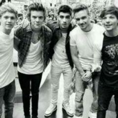 Me preguntaron por droga, le hable de sus cinco sonrisas. Corro detrás de todas las palomas por si es Kevin. Directioner no desde siempre pero si para siempre.