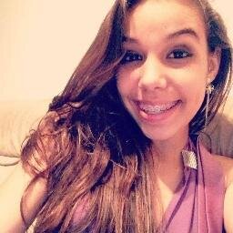 Um sorriso bonito, a aparencia perfeita!Sabe oq mais me atraiu em ti? A sinceridade no teu olhar, a segurança do teu abraço! Te amo e nada mais! / @MsBonfadaa_