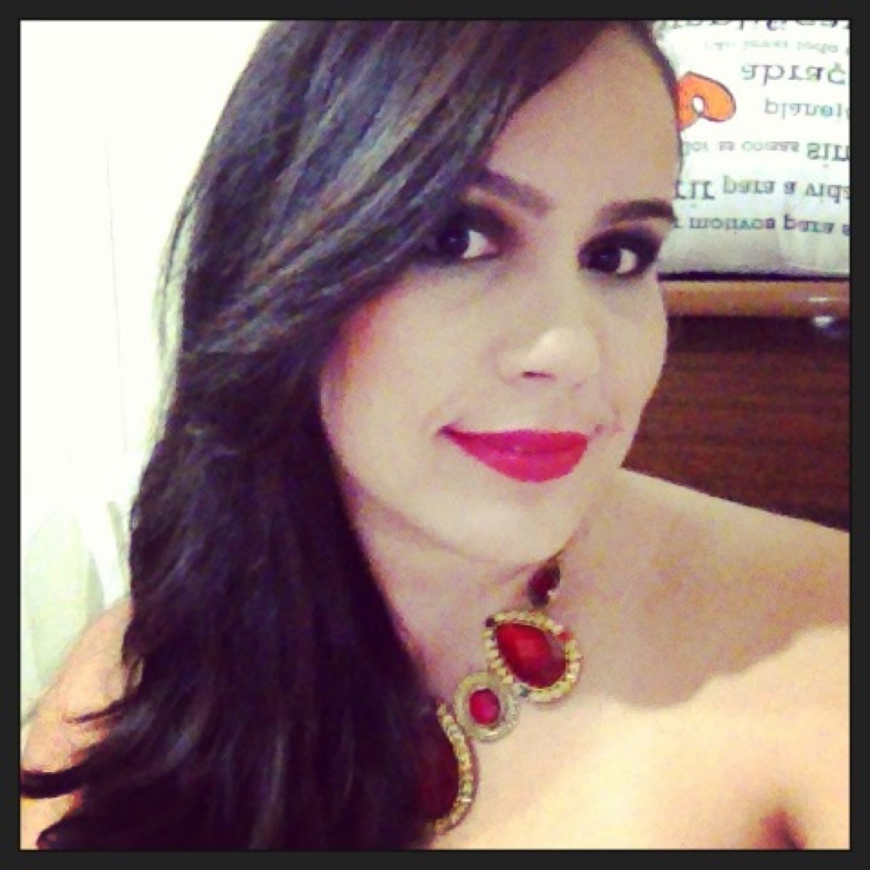 Eu me aceito. Eu me amo. sei que tenho fraquezas e imperfeições , mais nao serei paralisada por elas.