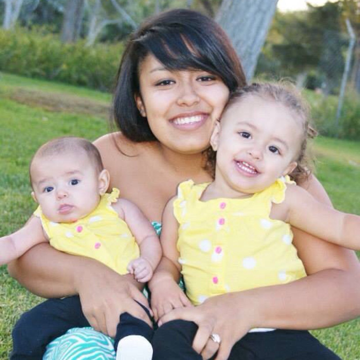 i am 18 and married to @Cassrobb54 we have two beautiful daughters idabella and Te'Anna idk what i would do with out them