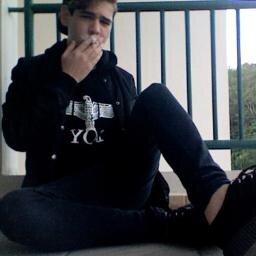 kitstonem's profile picture. sad :(