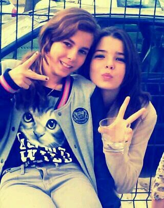 vive sencillamente para que otros sencillamente puedan vivir:) se tu mism@ y no dejes jamas que alguien te diga lo que debes ser. 14. me llaman locaa! :3