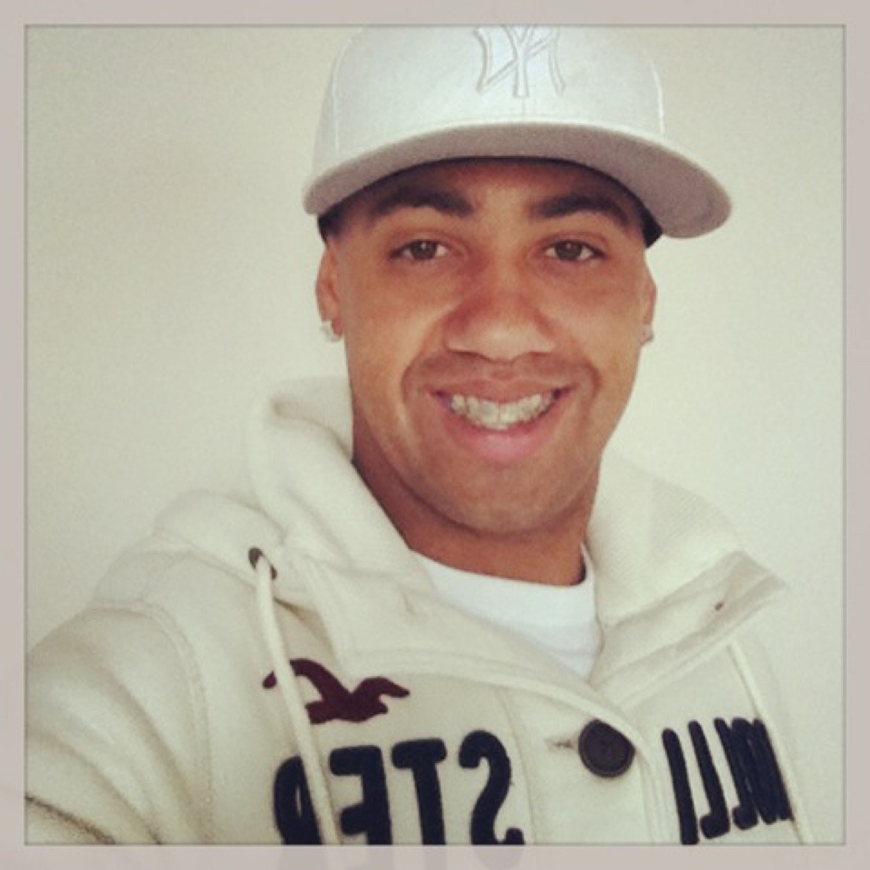 Quem me ver,me sorrindo e vai ser sempre Assim!!!
Pode acreditar que um novo dia vai raiar, minha hora vai chegar!!!
Alegria sempre!!!!