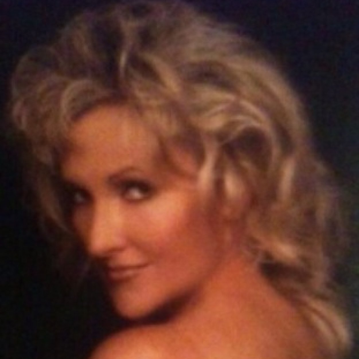 Native Cali Beach Girl who loves the outdoors, watersports, pro sports, X-Games and hanging out on my 27' ski boat. I love hot weather and despise the cold.