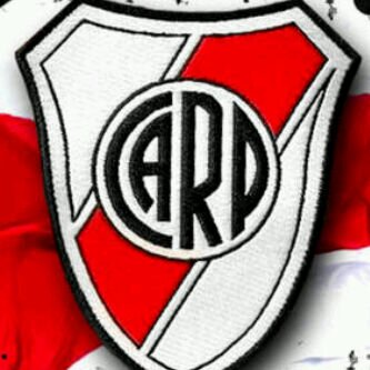 Padre de Simon y de Francisca. Hincha del Club Atlético River Plate.