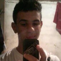 Gosto de Skate , Sou extrovertido ,Curto Dança Eletronica , Tento Tocar Um Pouco de violão e quase consigo kk' , Sou Simpatico eu axo .