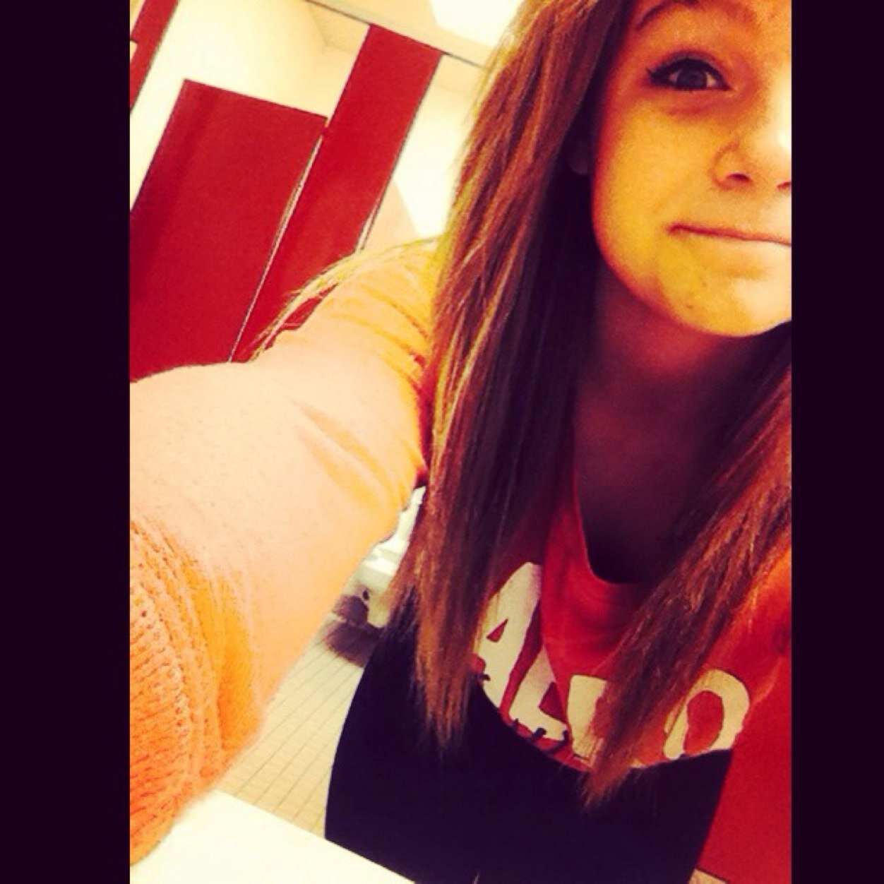 Softball is life . 
Gymnasics is everythingg. 
Follow me & ill follow back. (: 
Single . 
13 , 8th grade. 
Kaaybye.