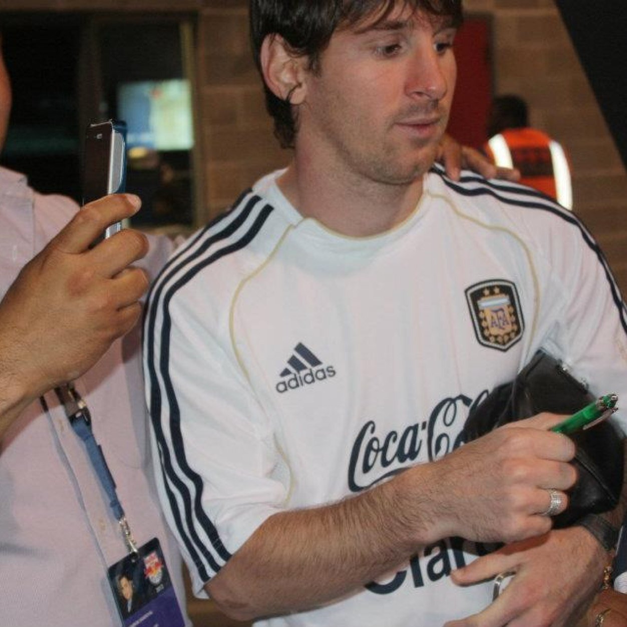 Mienbro de Ronda Deportiva en 930am Radio  y de las Transmiciones de Redbulls en Espanol