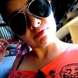 Amoo pizza,praia e famìlia,não necessàriamente nessa ordem.estrovertida,simpàtica e feliz com a vidaa
