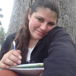 Pensando y Escribiendo una bella letra, que será canción....
Letras qué salen de la poesía de mi tristezas...  #Feliz #IgualAdmitoQue extrañó...