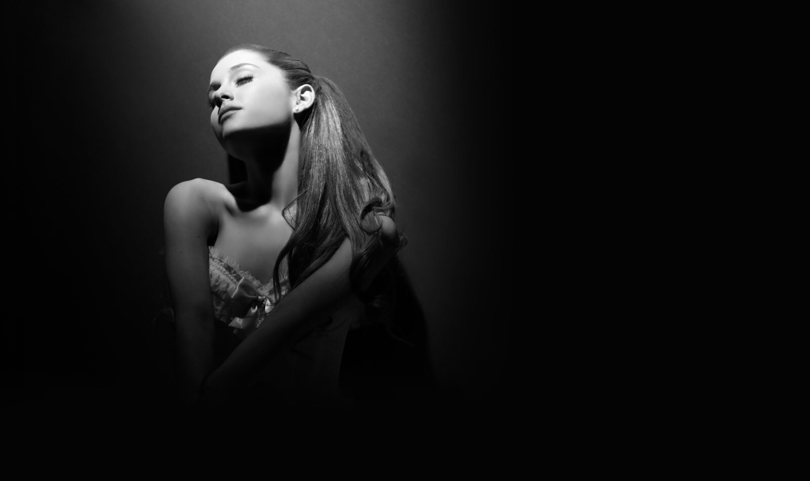 Unofficial fanbase for @arianagrande from Indonesia. Follow @PicsArtAriG for pic, fact, info etc