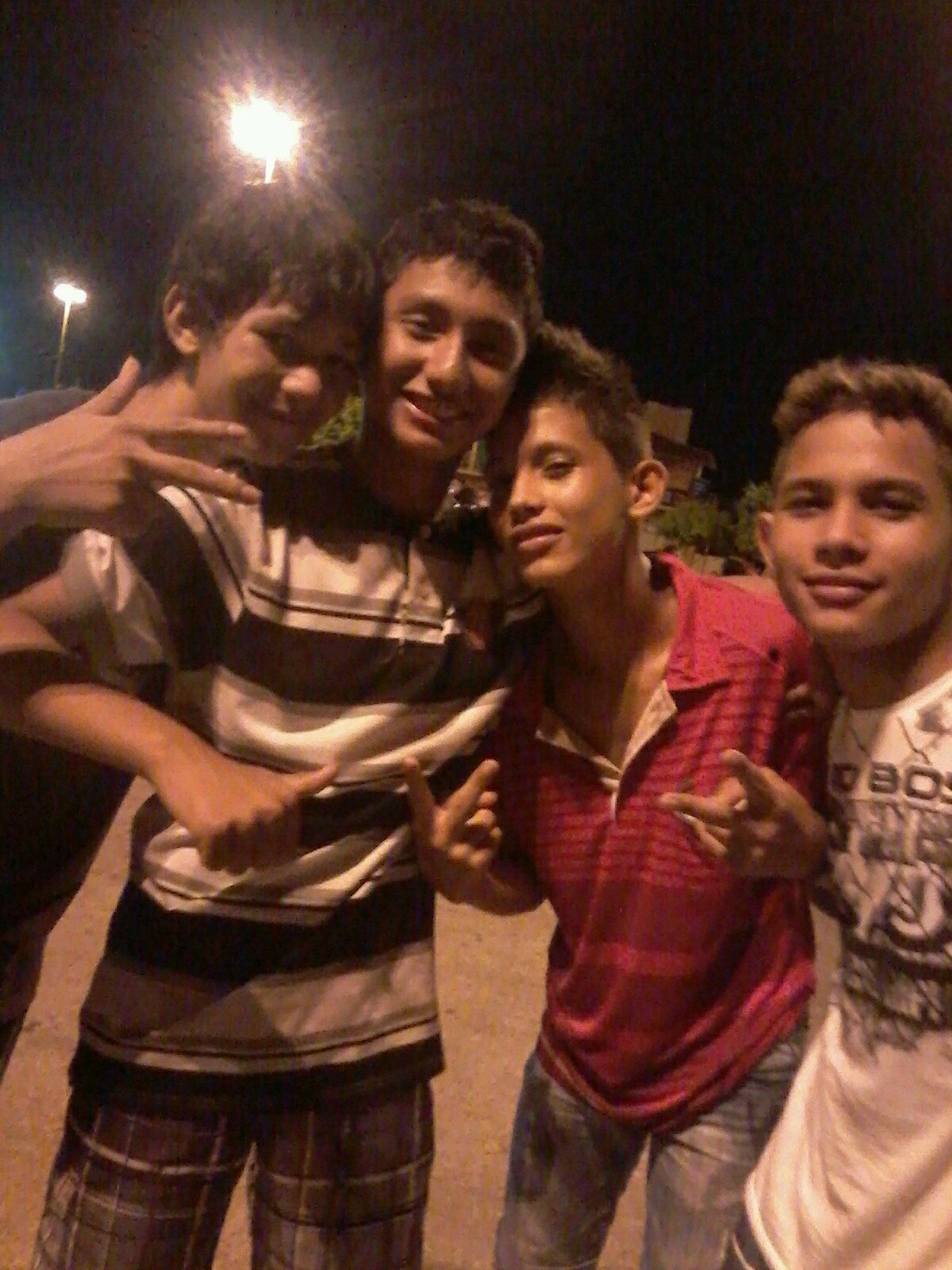sz , se um dia vc me ver me diz se vc me ama u.u