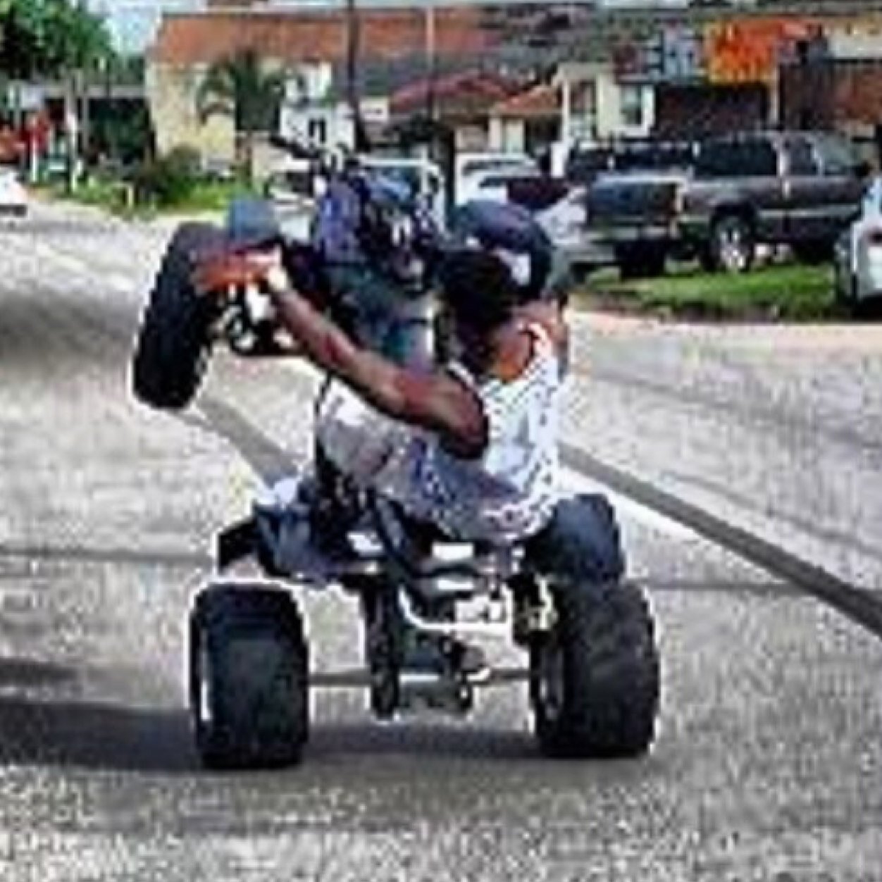 Sup ppl this Ro im cool,real, dwn to earth, person and keep it 100 im single and free to meet lol but i like to have fun and chill with the fam.
