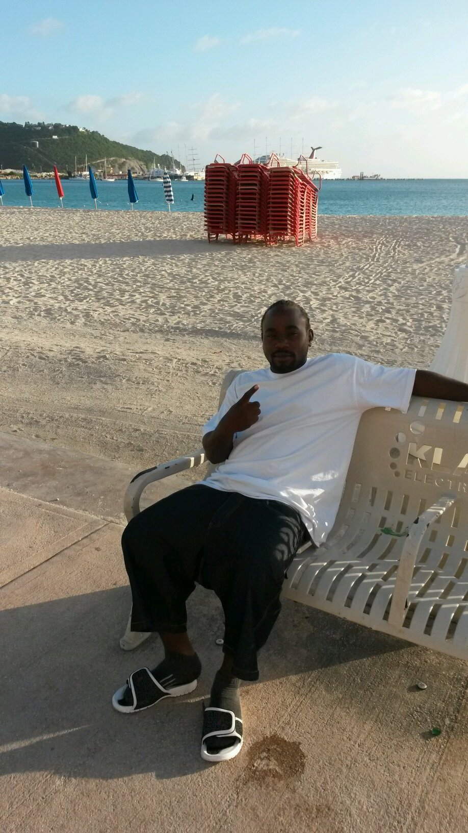 JemminW's profile picture. living in the caribbean