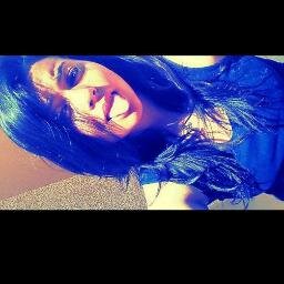 Sou igual um puro sangue que não deita com arreio , prefiro morrer de pé do que viver de joelho.
