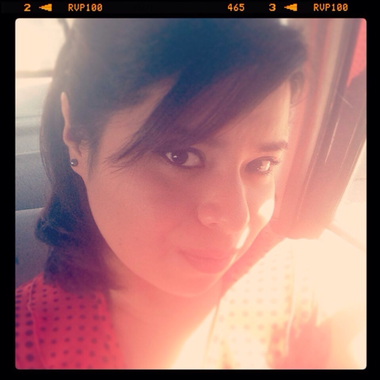disfruto la musica, pasear, amo los perros, el rock, soy enfermera amo mi carrera y disfruto cada de mi vida =)