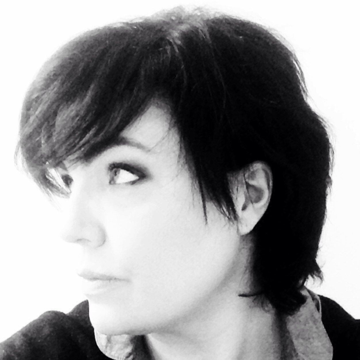 Delf_e's profile picture. Chieuse ~ Depensiere ~ Musique-addict ~ Hyperactive ~ Upside-Down ~ Geek sans pretention ~ Utopiste ~ Joueuse ~