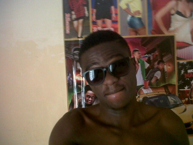 Is_dyn's profile picture. Am ma writer,a dance, a basket baller ,cool guy......lol i luv d Hood,dat am from! ....most dope family,allstar_matic !.....