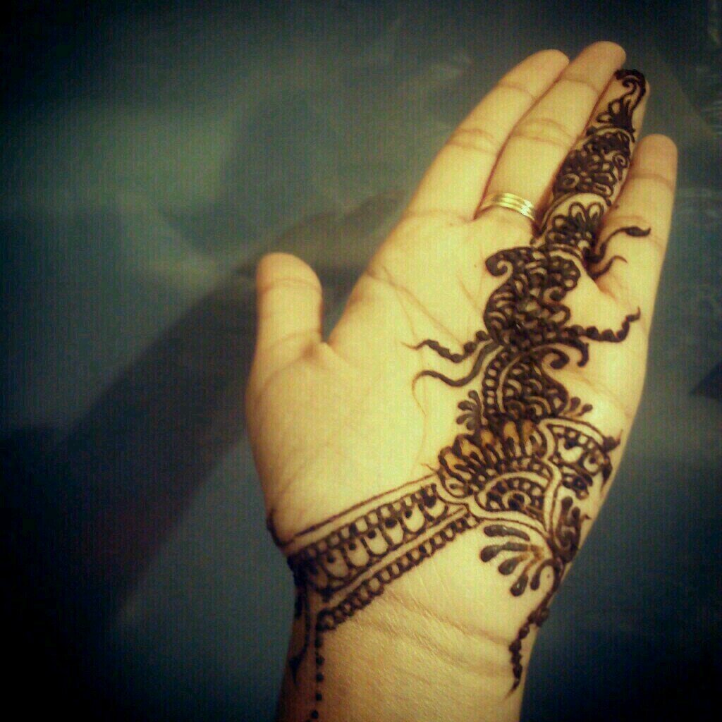 I do all things hennafied! Just email ztmehndi @gmail.com for orders and enquiries or DM me on here!