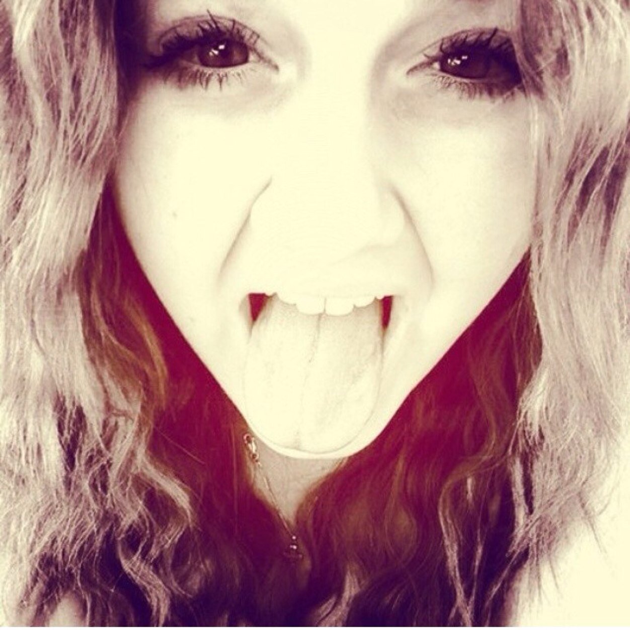 i love music, hot guys and heeps of other shit if you follow me ill follow back 3 :)
