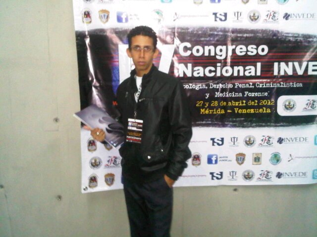 Estudiante de derecho, sinpatico, estudioso del derecho...