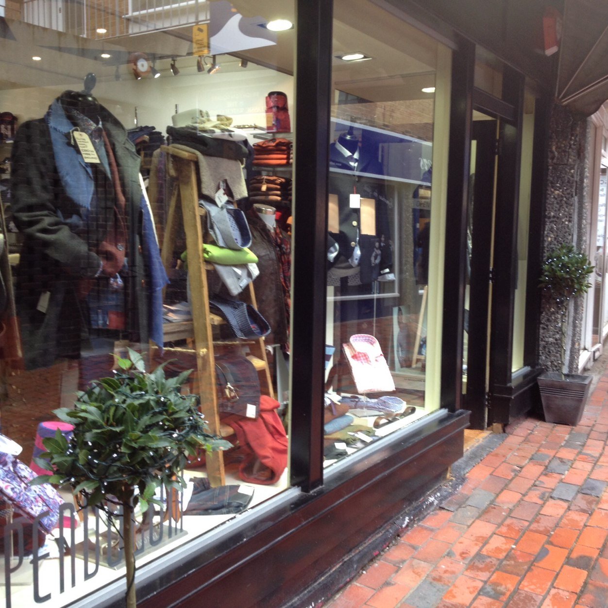 Independent menswear store nestled in the heart of Brighton's world famous Lanes. 01273 207770