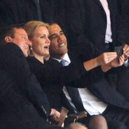 SelfiesTweets's profile picture. 