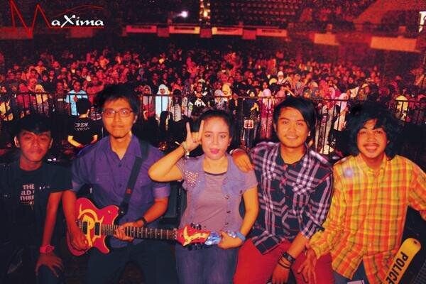 @AzizulHakim_I @ditawawa @fhmiafrzl @EqiDaru @dickypranataa maxima not just the band, but also it's full lovely Family :)