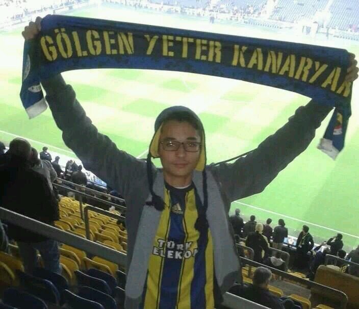 Gitarist,futbolcu,hayvansever,değişik,öğrenci kısacası 'uğurcan'