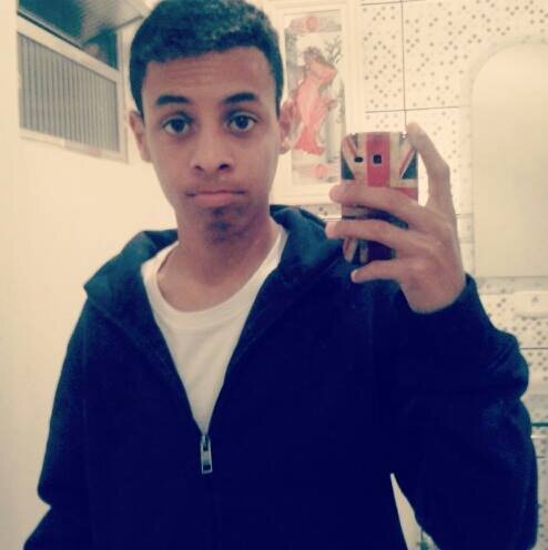 - posso não ser perfeito , mas meus defeitos me fazem unico ! sou legal&chato , sakole ? tenho a melhor familia , amigos unicos&verdadeiros !