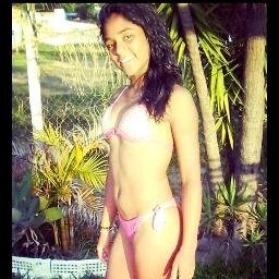 Se hoje eu valorizo tanto o meu sorriso , é porque já chorei demais por pessoas que não mereciam minhas lagrimas .
