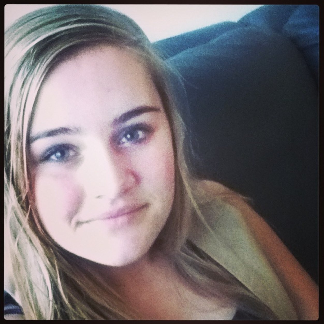 Heeeeeeuyy Wijfie ! ♥ Ik breek even in ! (aa') Btw, Je bent mijn bestfriend & Ben er altijd voor je ! iloveyouuu xxx Joya ♥