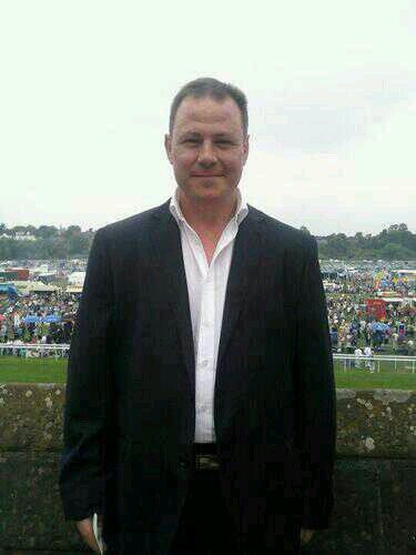 dexy_irving's profile picture. please follow me folks :-)