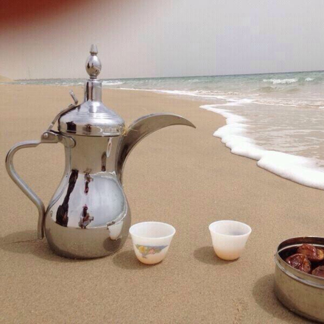هدوئي ليّسَ تكبُراً انِمّاهوَ طبعَا أمَتازٌ بِهہّ' ((المفضلة)).