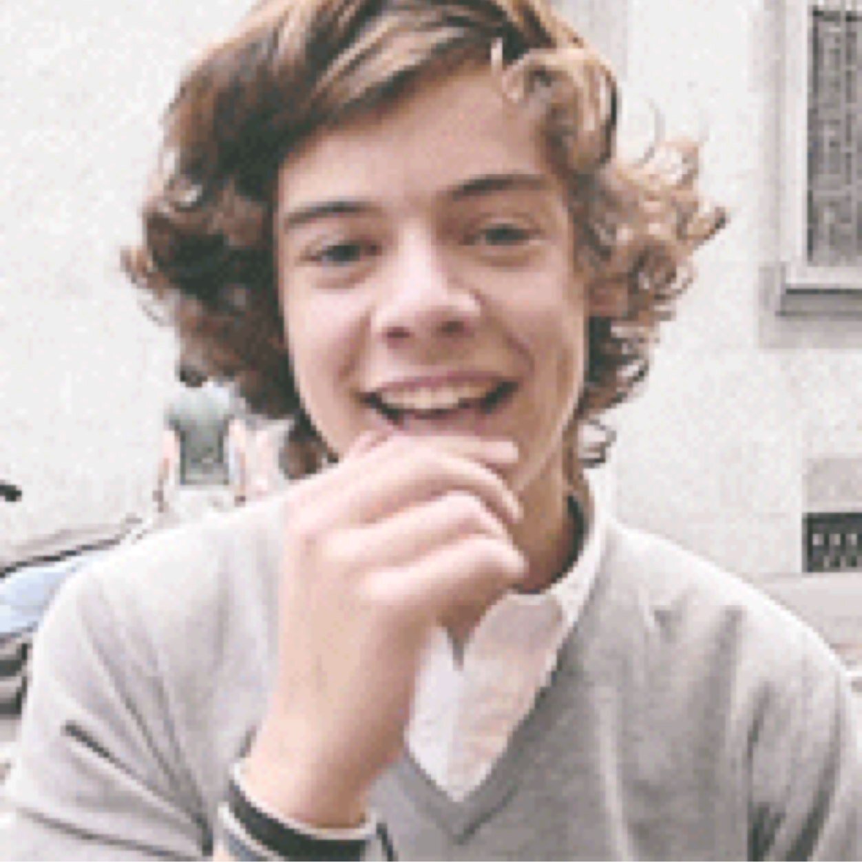 Follow @farfallstyles She really wants her goal!! Thanks pumpkins xx