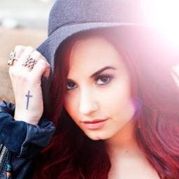 ♥ᴏɴᴇ ᴅɪʀᴇᴄᴛɪᴏɴ ᴊᴜsᴛɪɴ ʏ ᴅᴇᴍɪ sᴏɴ ᴍɪ ᴠɪᴅᴀ♥ #Directioner∞ |Mis Idolos Dejaron De Sentarse En Las Escaleras Para Empezar A Subirlas| ♥{6/05/2014} ♥