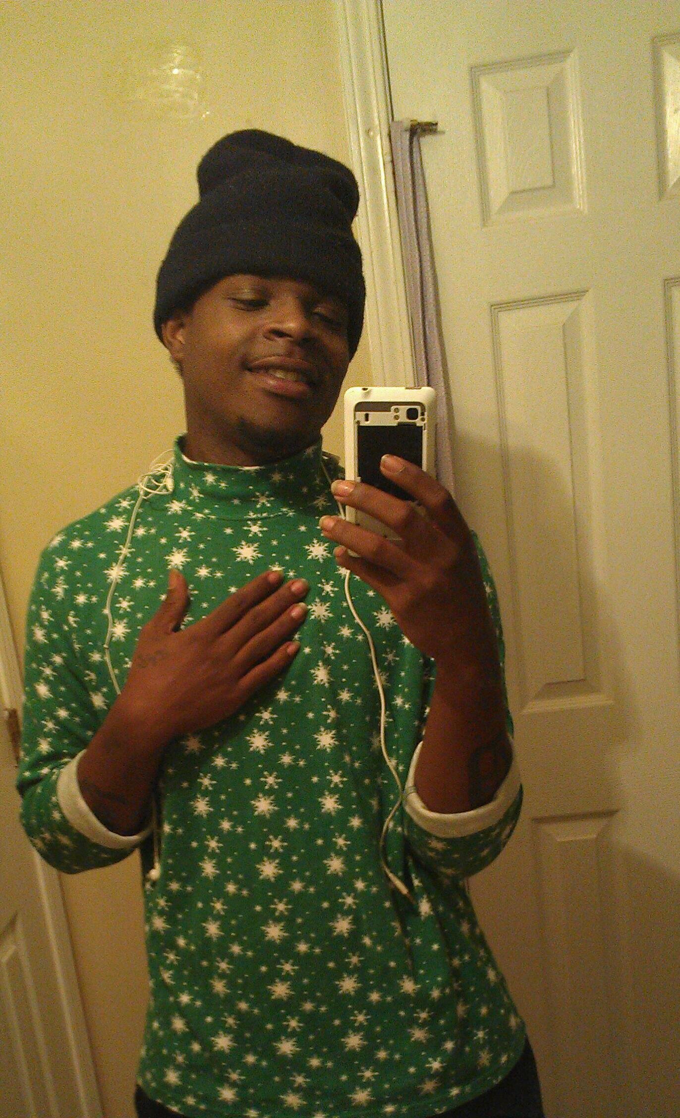 WeCooOnDaLOW's profile picture. i keep it 3hunna...n dnt Worry bout wea ii b at jus KNO im where the GREEN at ...