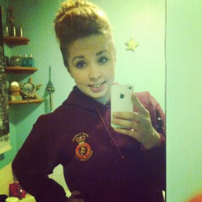 Profile Picture of  ✝ L E A H  ✝ (@leah_badger_hen) on Twitter